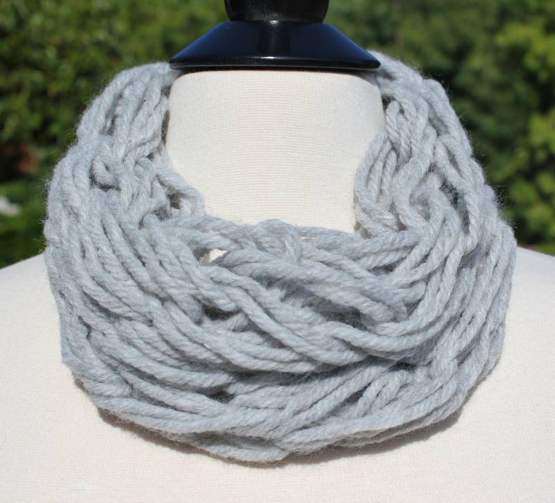 Kleine Silber Grau Single Arm Stricken Schal von StudioHarmony