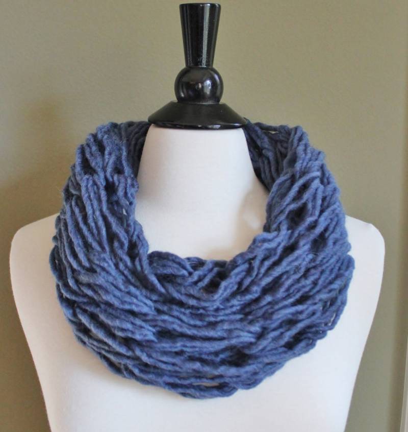 Kobalt Single Arm Strick Infinity Schal von StudioHarmony