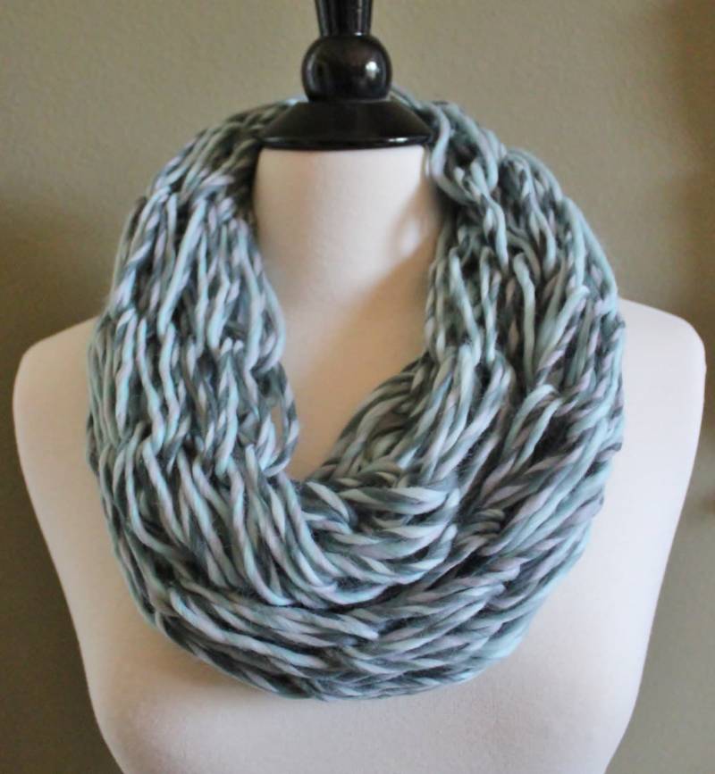 Multi Farbige Mint Doppel Schleife Arm Stricken Infinity Schal von StudioHarmony