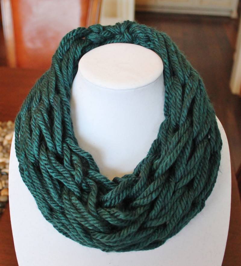 Pfau Einarmiger Strickschal von StudioHarmony