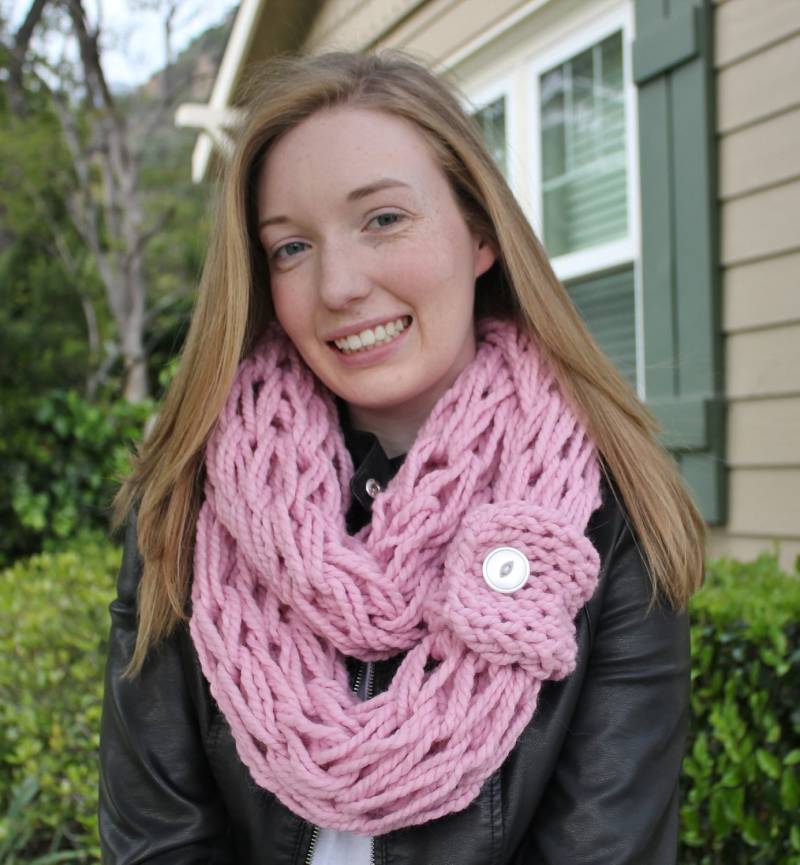 Rosa Armstrickschal Mit Knopf-Manschette von StudioHarmony