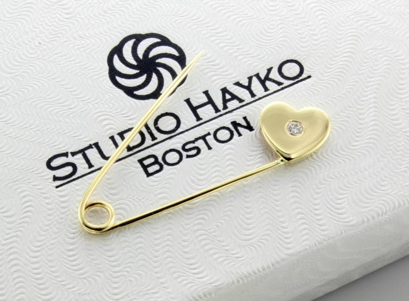 14K Gelbgold Diamant Sicherheitsnadel Brosche Herzform 14K Gelbgold Diamant Sicherheitsnadel Brosche Herzform von StudioHayko