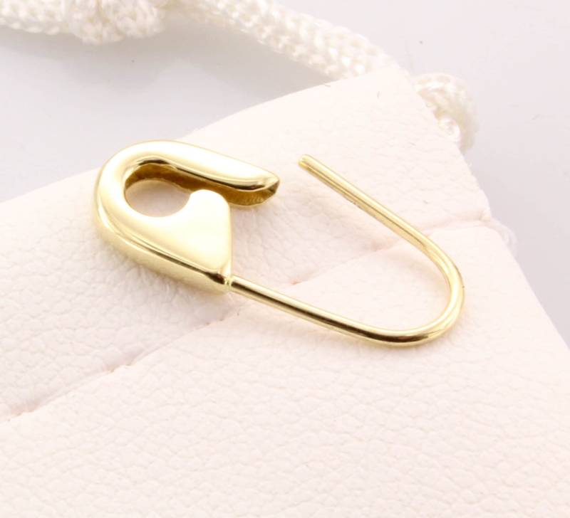 18K Gelbgold Sicherheitsnadel-Ohrring Handgemachte Brosche | Einzelig von StudioHayko
