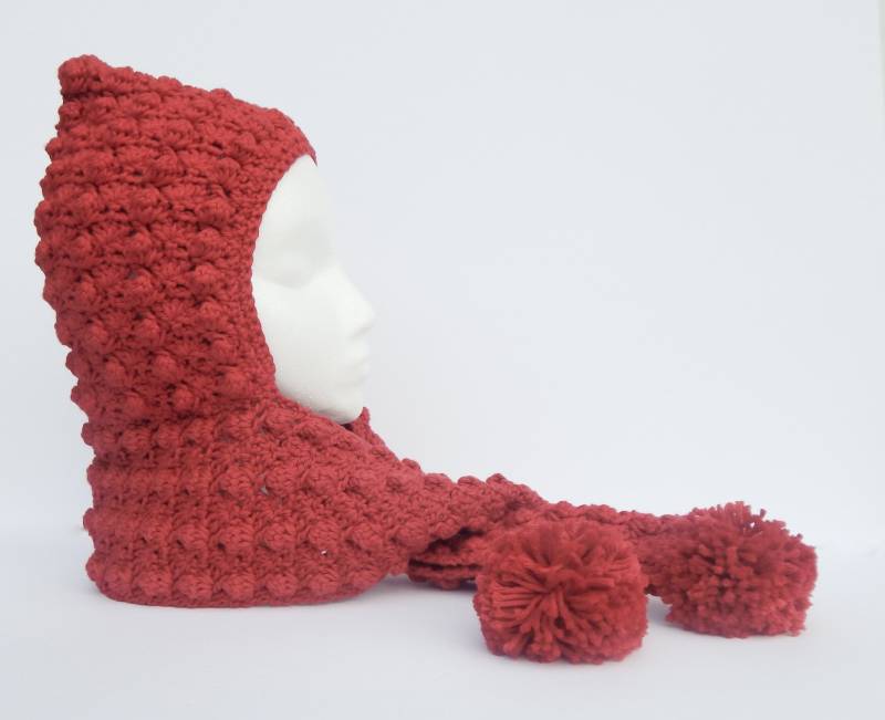 Bommelschal Mit Kapuze Bommelschal Mit Kapuze von StudioImmaculata