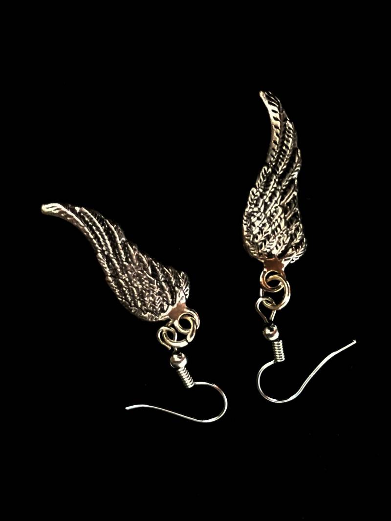 Schutz-Engel-Flügel-Ohrringe - Jubiläumsgeschenk von StudioJunction