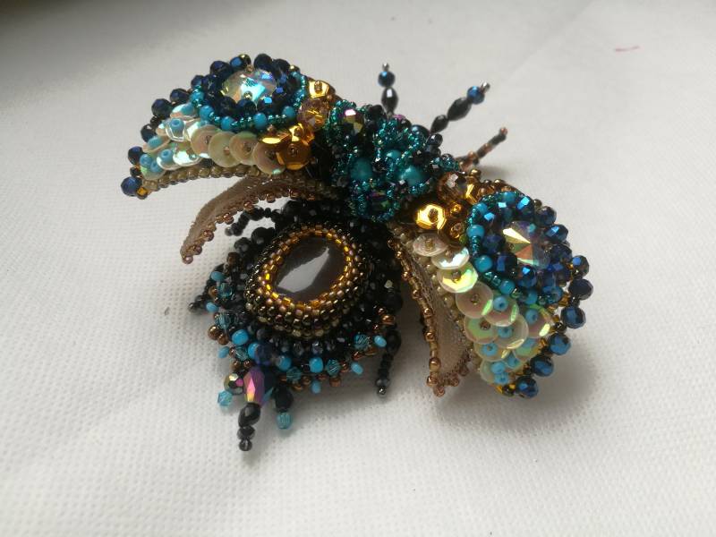 Käfer-Brosche, Handgefertigt, Einzigartige Schmuck, Bestickte Käfer, Insekt Brosche, Blau-Gold Käfer von StudioKalla