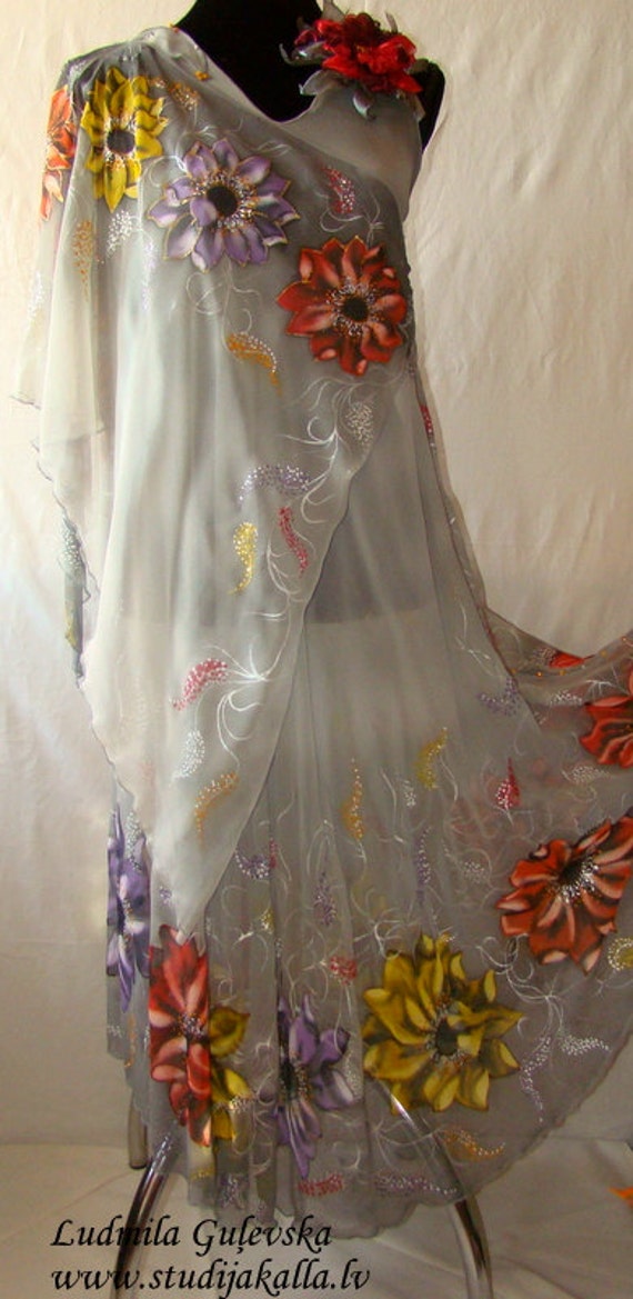Kleid.boho.natürliches Seidenkleid - Handgemachtes Kunstwerk, Seidenmalerei, Graues Blumenkleid, Geblümtes Kleid, Florales Kleid Kleid.boho.natürliches Seidenkleid - Handgemachtes Kunstwerk, Seidenmalerei, Graues Blumenkleid, Geblümtes Kleid, Florales Kleid von StudioKalla