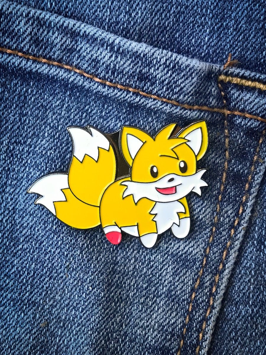 Hubschrauber Fuchs Emaille Anstecknadel von StudioKitsu