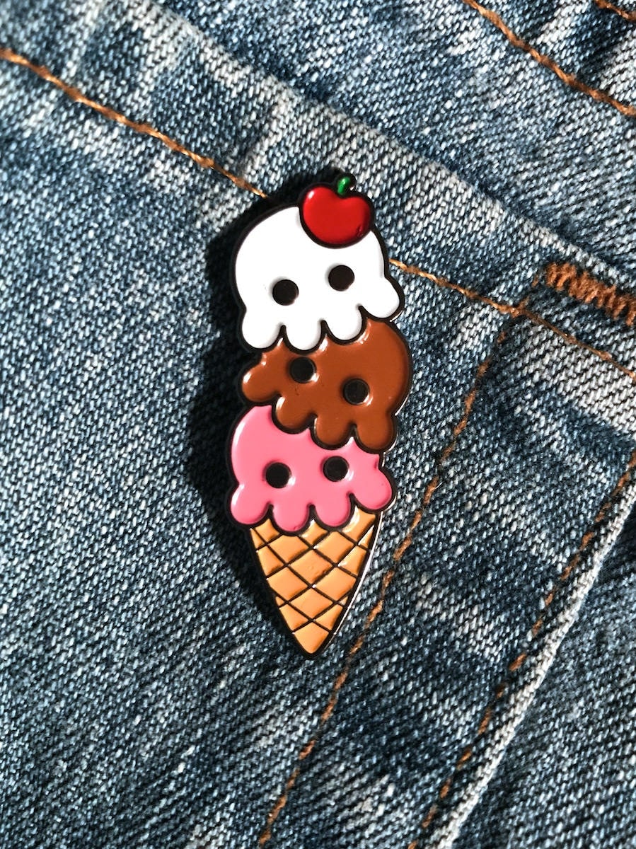 Kraken Eis Emaille Anstecknadel von StudioKitsu