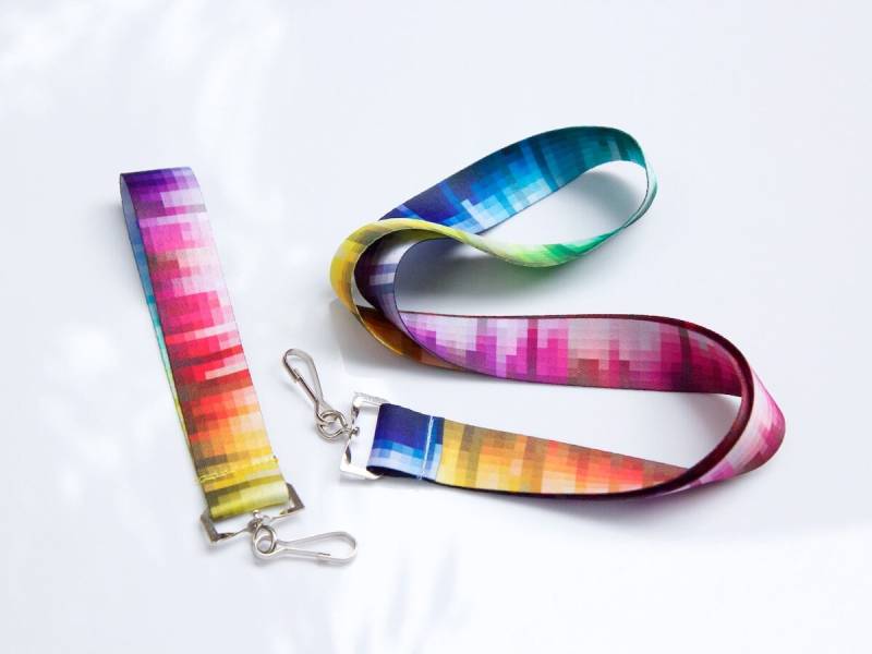 Pixel Rainbow Lanyard Als Schlüsselanhänger Und Kombi Angebot von StudioKitsu