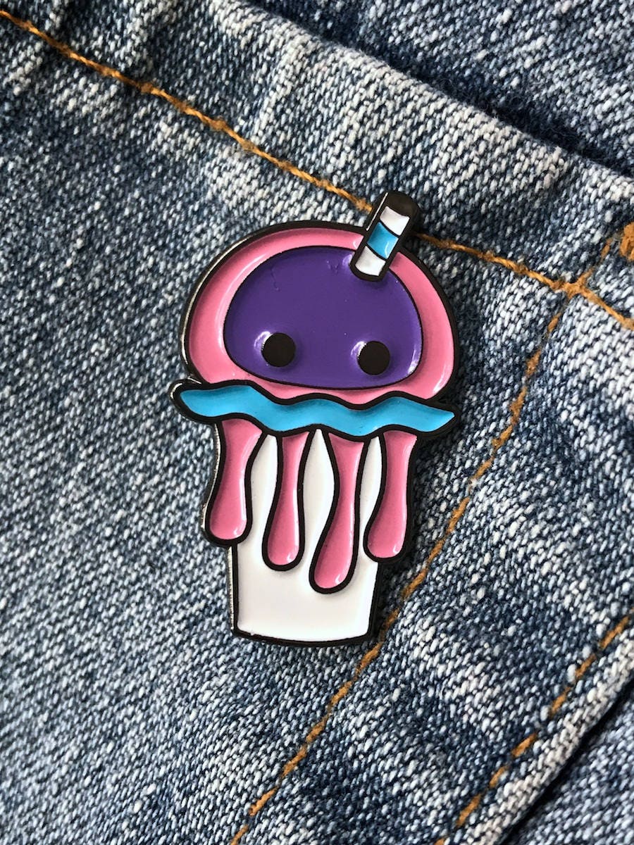 Quallen Float Emaille Anstecknadel von StudioKitsu