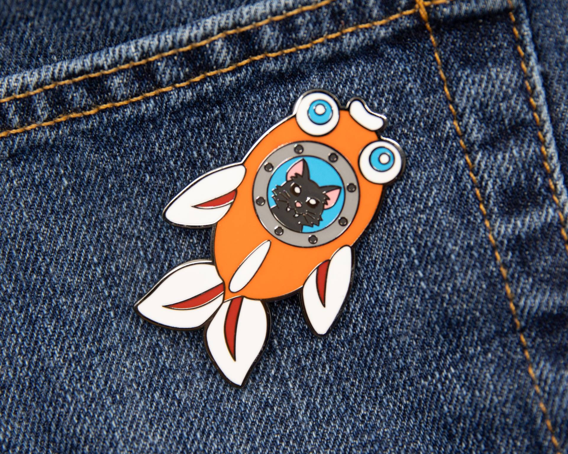 Rocket Emaille Anstecknadel von StudioKitsu