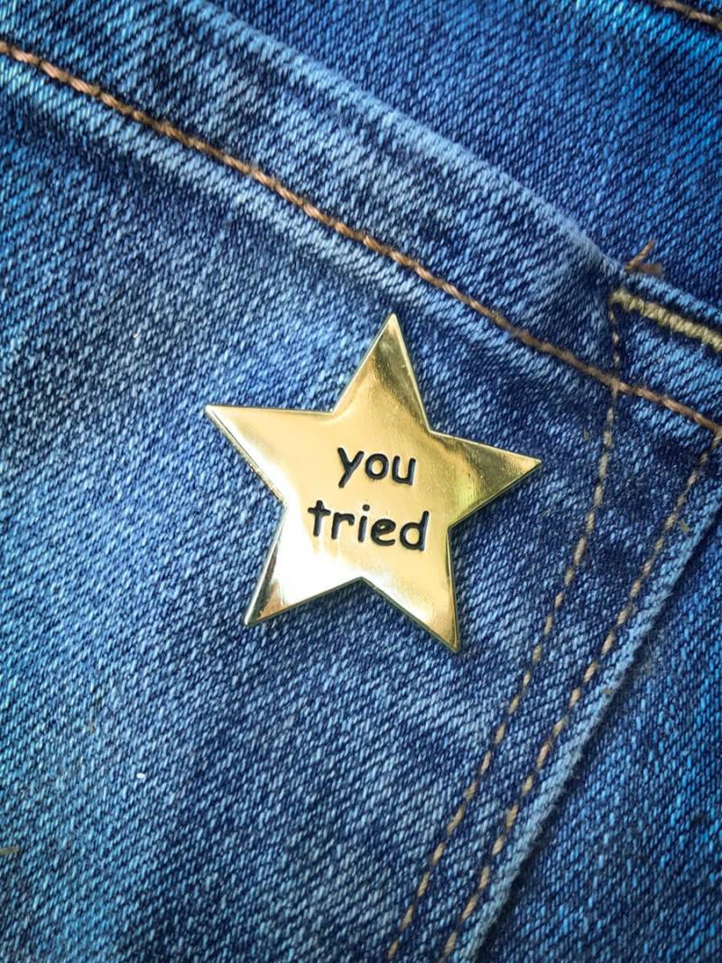 You Tried Star Emaille Anstecknadel von StudioKitsu