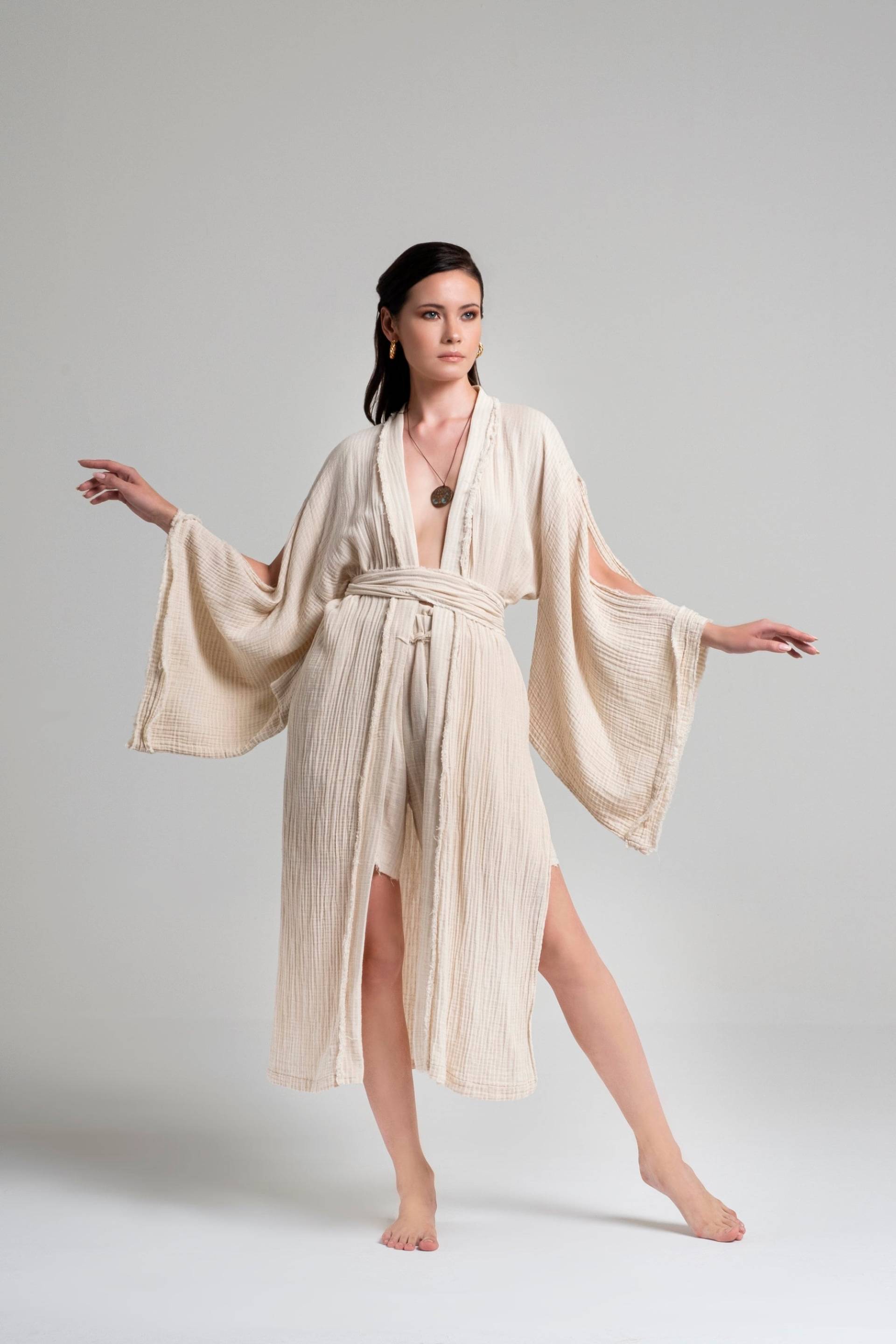 Handgefertigter Kimono Aus Baumwoll-Gaze Mit Split-Sleeve-Cutouts Und Bindegürtel, Naturbeige Boho Robe/strandvertuschung von StudioLalobaa