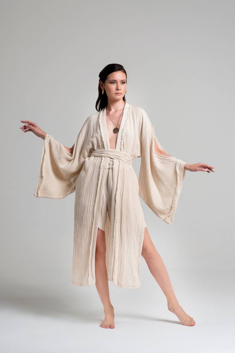 Handgefertigter Kimono Aus Baumwoll-Gaze Mit Split-Sleeve-Cutouts Und Bindegürtel, Naturbeige Boho Robe/strandvertuschung von StudioLalobaa