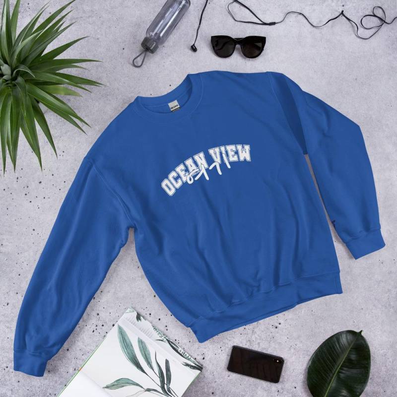 Unisex Sweater "Yogi Ocean View" Seventeen Performance Unit von StudioLindaGendry