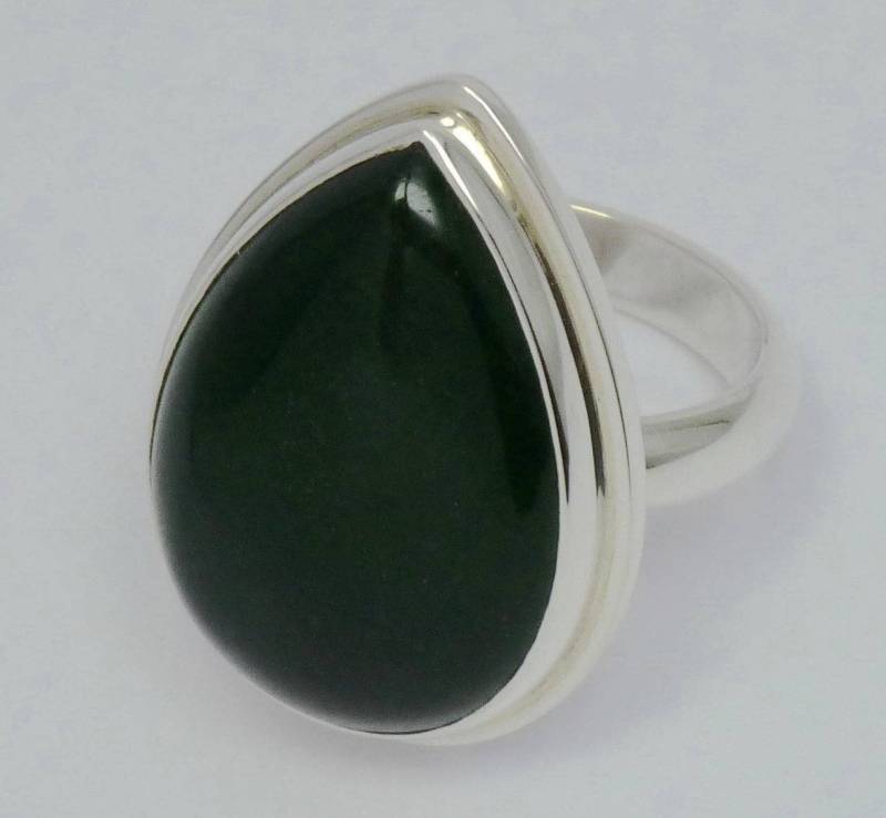 Dunkelgrüne Jadeiet Und Silber 925 Massiv Handgearbeiteter Ring von StudioMatrix