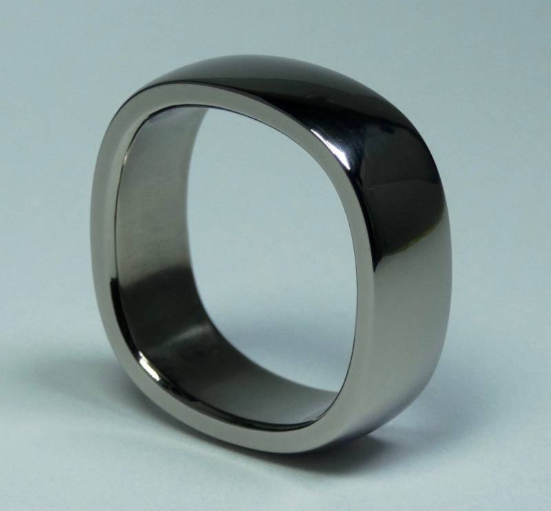 Rundum Polierter Handgefertigter Titan Herrenring. Schmuck. Stilvoller Ring Aus Titan von StudioMatrix