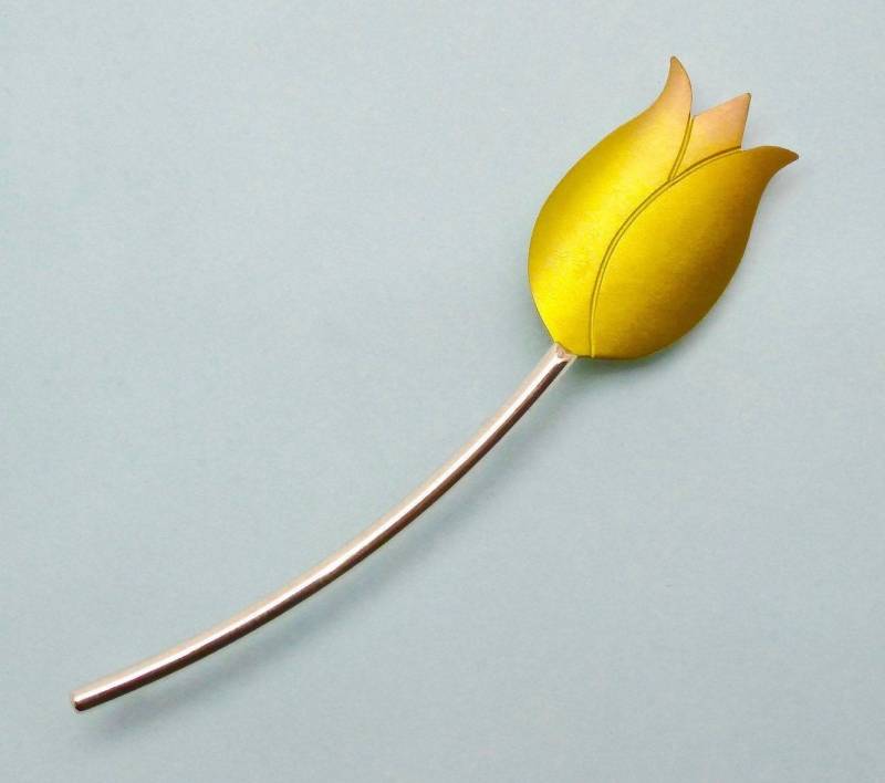 Titan/Silber Tulpen-Brosche. Eloxiertes Titan von StudioMatrix