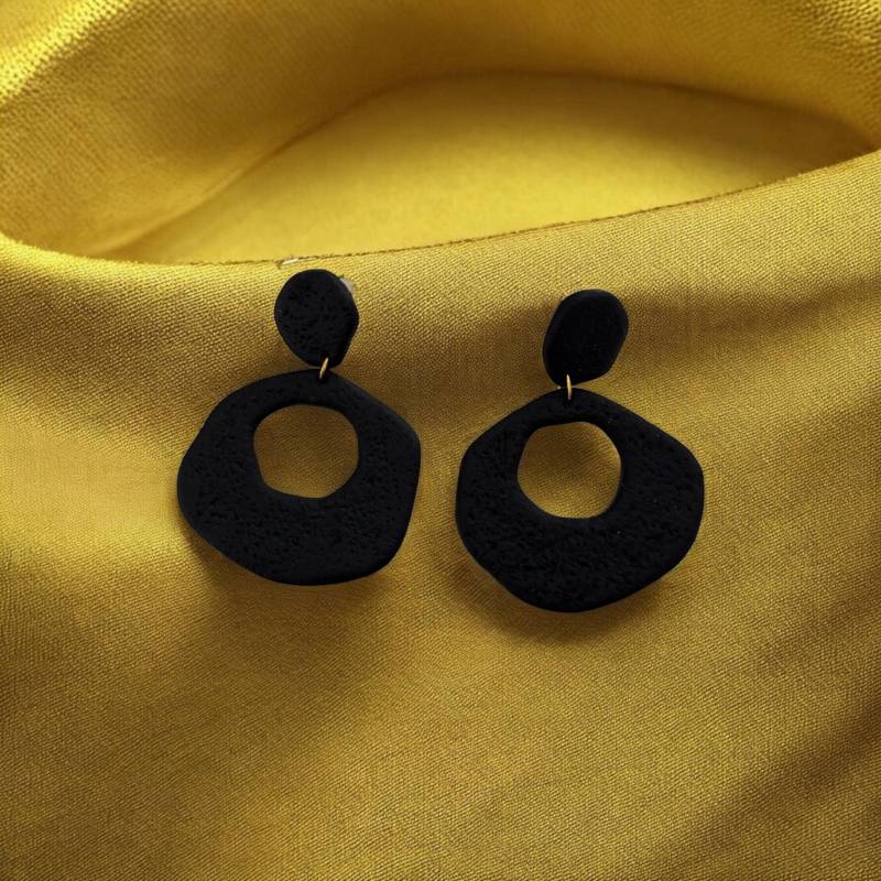 Schwarze Struktur-Hoops - Statement-Ohrringe Aus Polymer-Ton, Handgemacht & Minimalistisch Schwarze Struktur-Hoops - Statement-Ohrringe Aus Polymer-Ton, Handgemacht & Minimalistisch von StudioMellonStore
