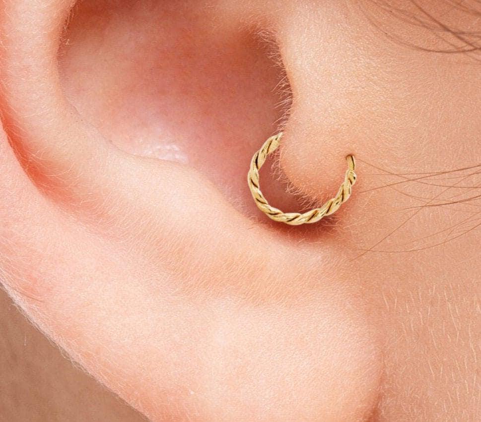 Solid Gold Tragus Ohrring - Twisted 14K Hoop in Gelb, Rose Oder Weiß von StudioMeme