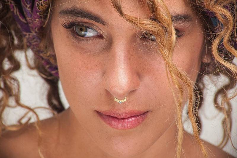 Zierlicher Gold Septum Ring Stammes - Inspiriert, 16G Nasenschmuck von StudioMeme