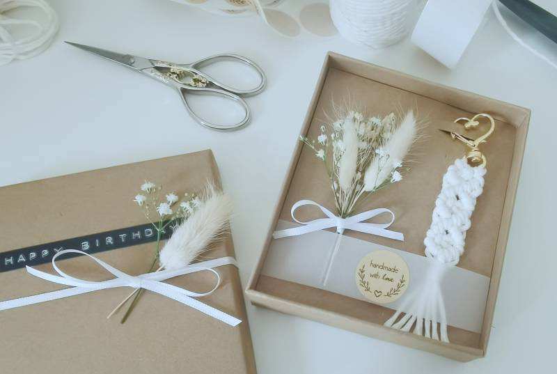 Geschenk Box ~ Weihnachtsgeschenk Box~ Geburtstaggeschenk Personalisiert Makramee Schlüsselanhänger Hochzeit Beste Freundin von StudioMyu