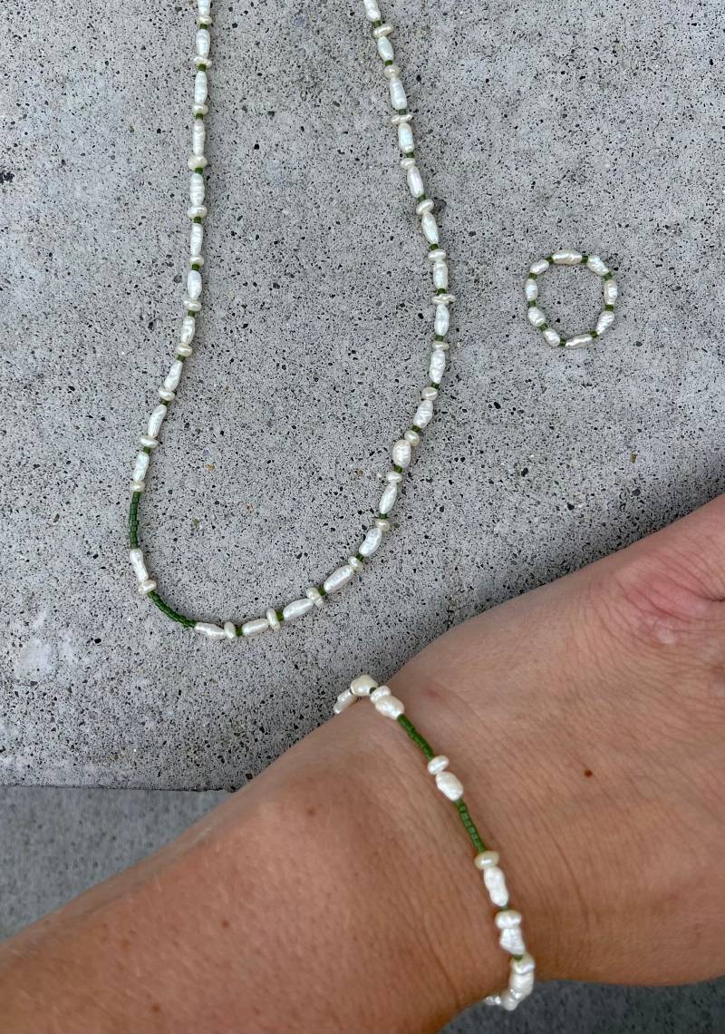 Armband & Kette Aus Preloved Süßwasserperlen Mit Bunten Miyuki Perlen von StudioNIOvi