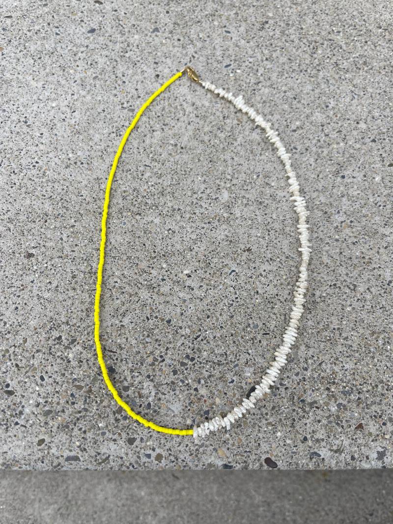 Perlenkette Aus Zarten Vintage Süßwasserperlen Und Glasperlen. Kette Halb Mit Gold Filled Knebelverschluss von StudioNIOvi