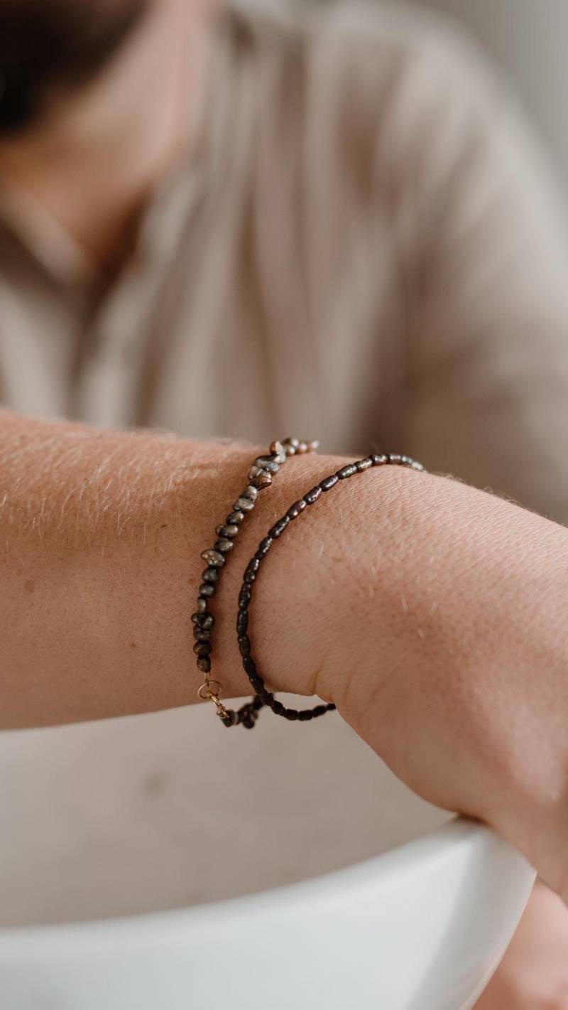 Unisex Armband Aus Braunen Preloved Süßwasserperlen von StudioNIOvi