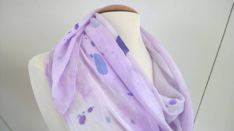 Seidenschal - Konfetti Handbemalt Lila Dutch Design Ooak Seidenschal - Konfetti Handbemalt Lila Dutch Design Ooak von StudioNamenia
