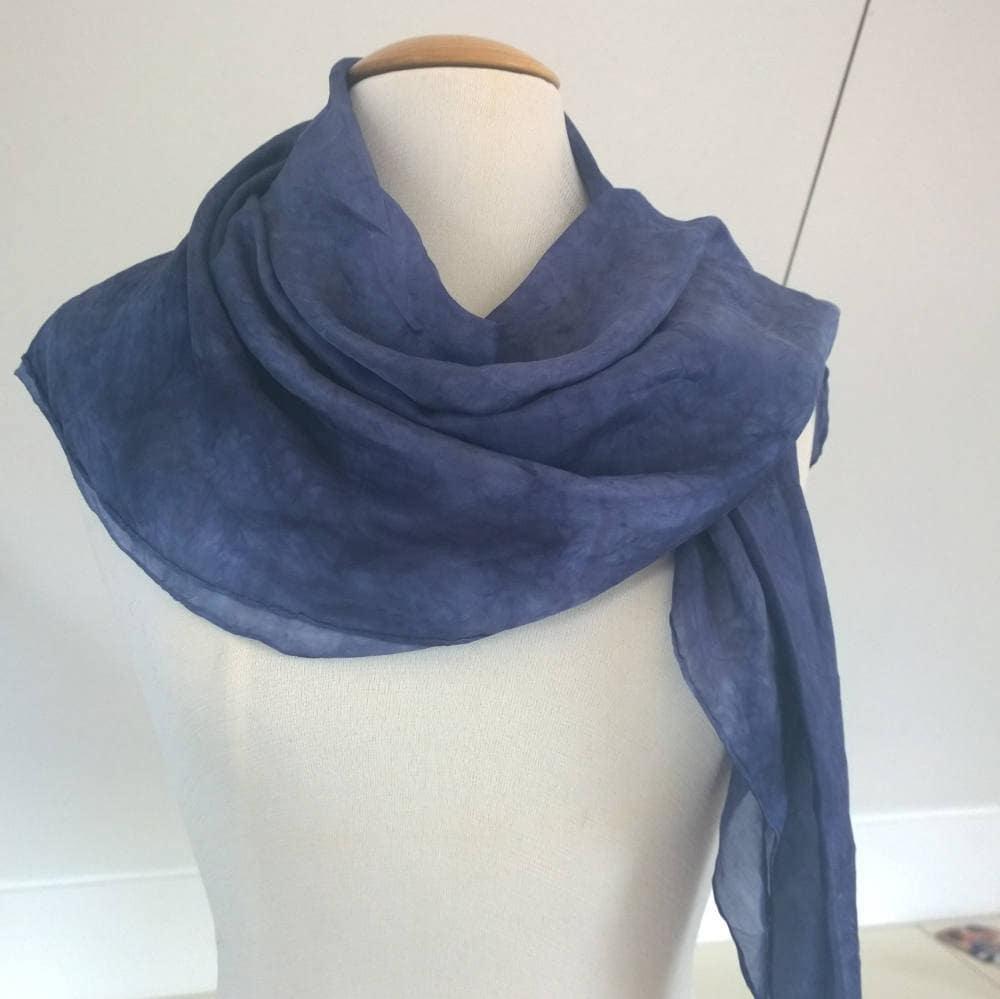 Tinte - Handbemalte Blau Seidenschal Dutch Design Ooak Tinte - Handbemalte Blau Seidenschal Dutch Design Ooak von StudioNamenia
