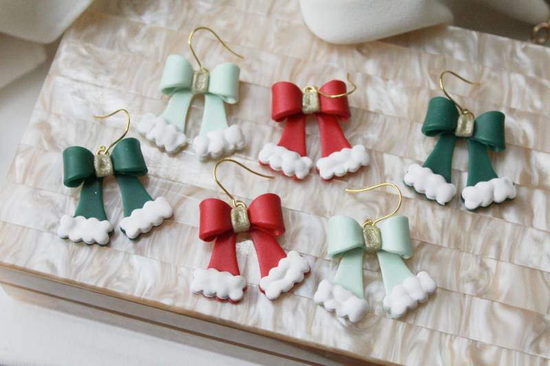 Christmas Bow Earrings, Polymer Clay Cute Elegant Santa, Handmade, Gift For Her, Red von StudioNiani