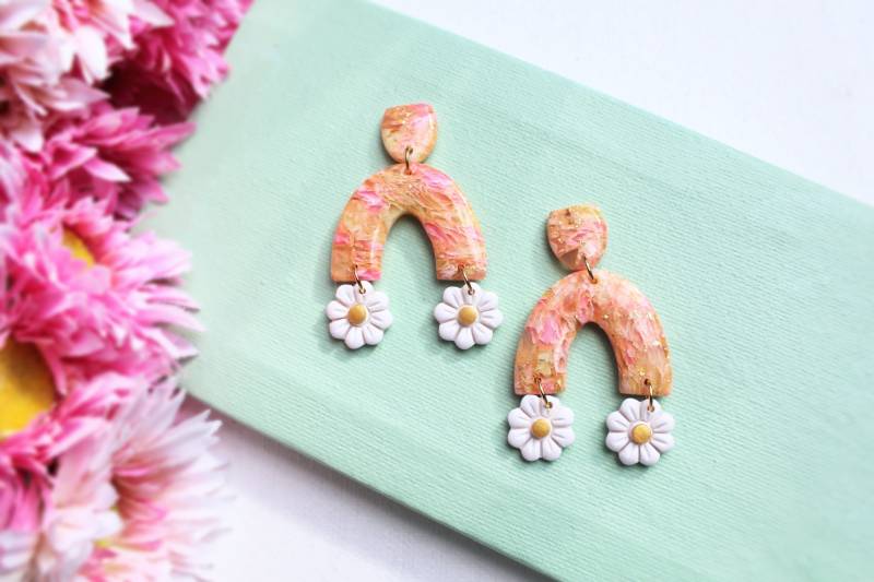 Daisy Earrings, Polymer Clay Floral Orange, Summer Spring Statement Earrings von StudioNiani