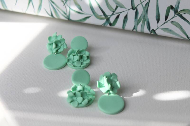 Floral Earrings, Polymer Clay Spring Flower Statement Summer Mint, Earrings von StudioNiani