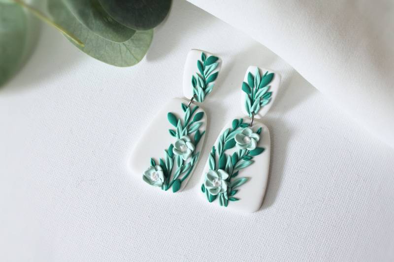 Floral Earrings, Polymer Clay Statement Spring Flower Dangle White von StudioNiani