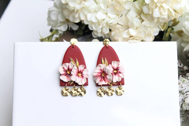 Flower Earrings, Burgundy Floral Polymer Clay Spring Earrings, Elegant Statement Handmade, Gift von StudioNiani