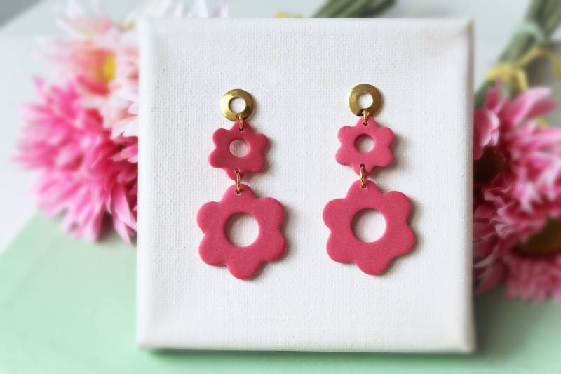 Flower Earrings, Pink Polymer Clay Floral Spring Statement Pink, Handmade von StudioNiani
