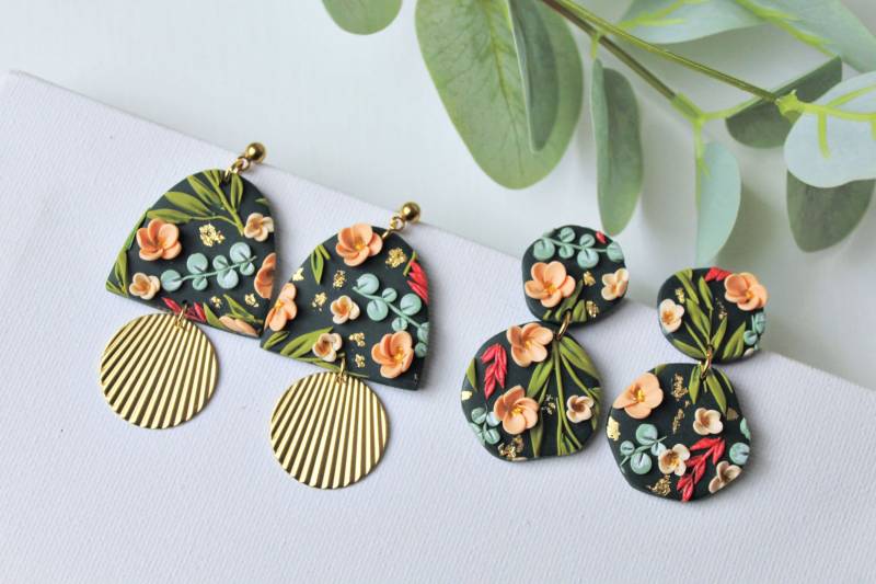 Handmade Earrings, Green Flower Statement Clay Floral Dangle Spring Floral, Gift von StudioNiani