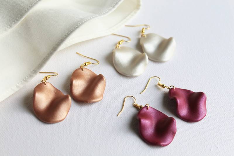 Pearl Wave Earrings, Polymer Clay Minimalist Statement Textured Modern, Aesthetic von StudioNiani
