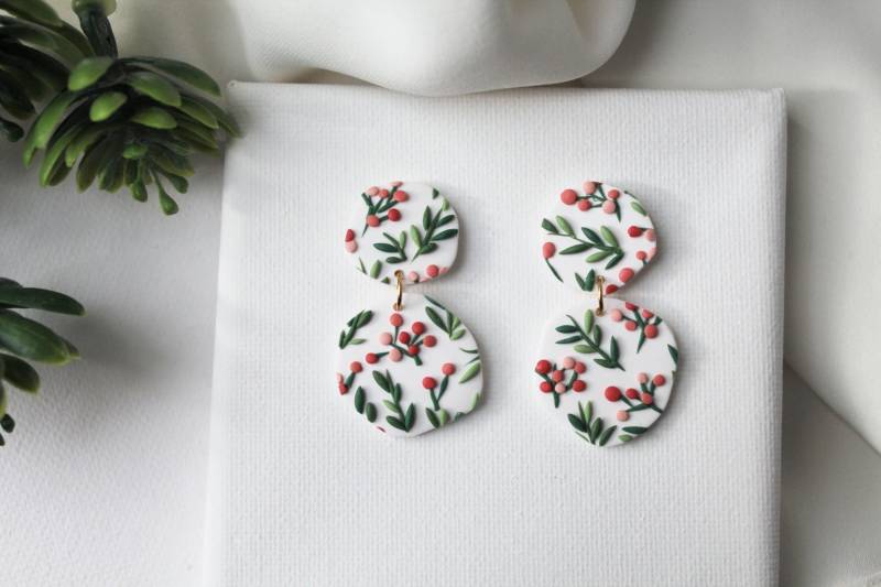 Polymer Clay Earrings, Christmas Statement Leaf Winter Holiday Mistletoe von StudioNiani