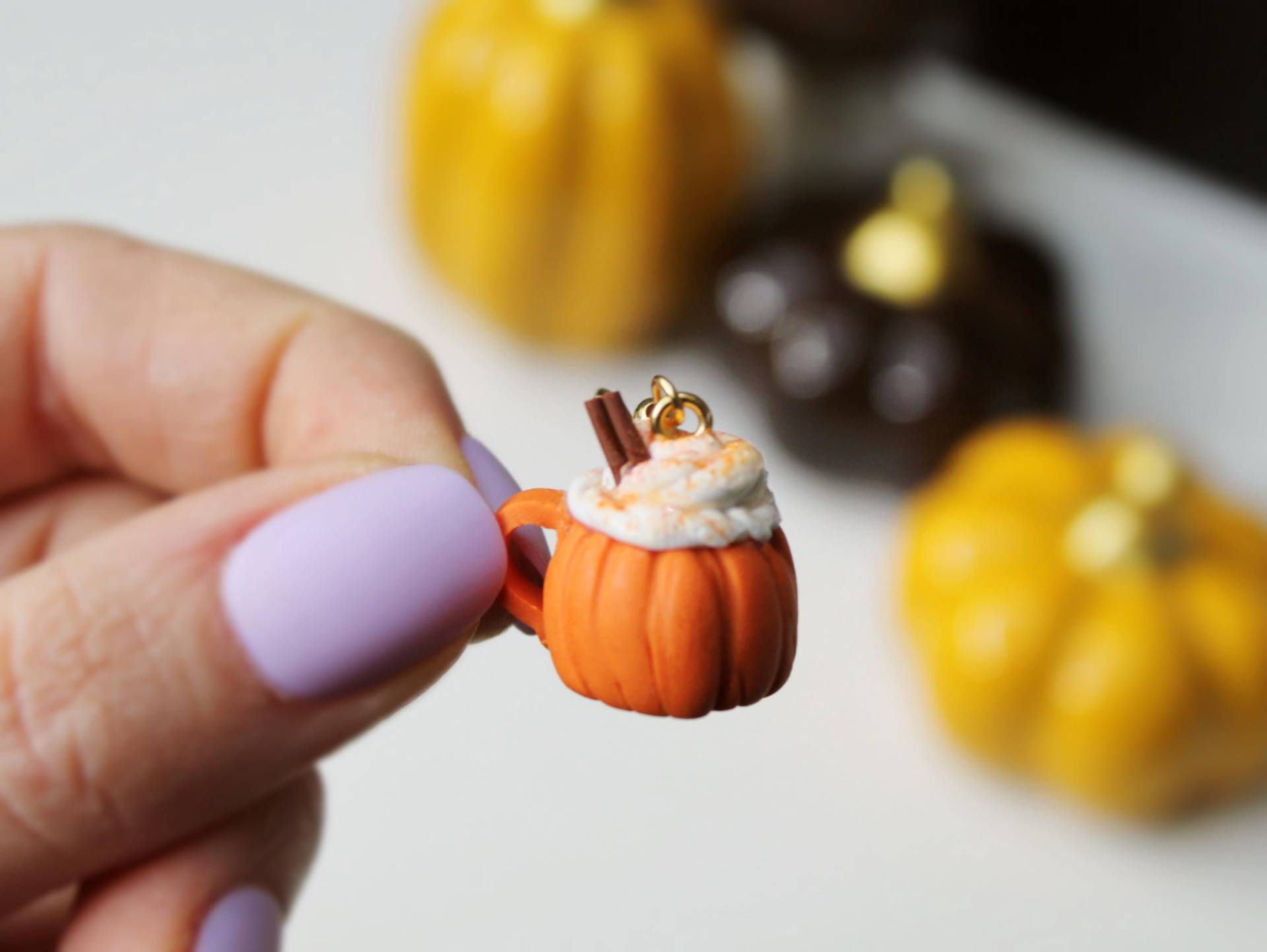 Pumpkin Spice Latte Earrings, Handmade, Orange Dangle Autumn Halloween Earrings, Gift Pumpkin Spice Latte Earrings, Handmade, Orange Dangle Autumn Halloween Earrings, Gift von StudioNiani