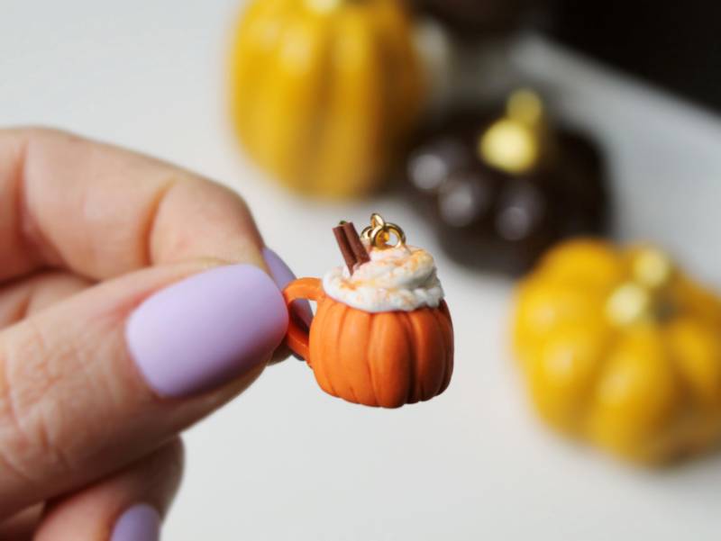 Pumpkin Spice Latte Earrings, Handmade, Orange Dangle Autumn Halloween Earrings, Gift Pumpkin Spice Latte Earrings, Handmade, Orange Dangle Autumn Halloween Earrings, Gift von StudioNiani