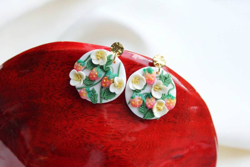 Strawberry Earrings, Valentine's Day Polymer Clay Statement Spring Summer Miniature Food, Handmade von StudioNiani