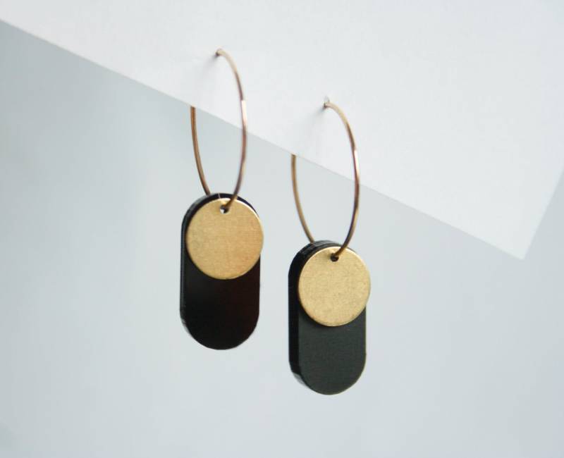 Messing Und Schwarze Acryl Creolen Laser Cut Baumeln Schmuck von StudioRawAdorn