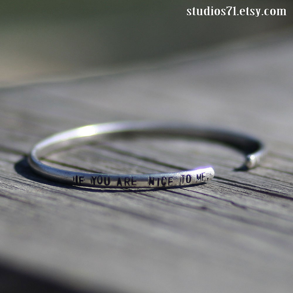 Personalisierte Sterling Silber Wort Armband Hand Gestempelt Nachricht, Zitat, Name Personalisierte Sterling Silber Wort Armband Hand Gestempelt Nachricht, Zitat, Name von StudioS71