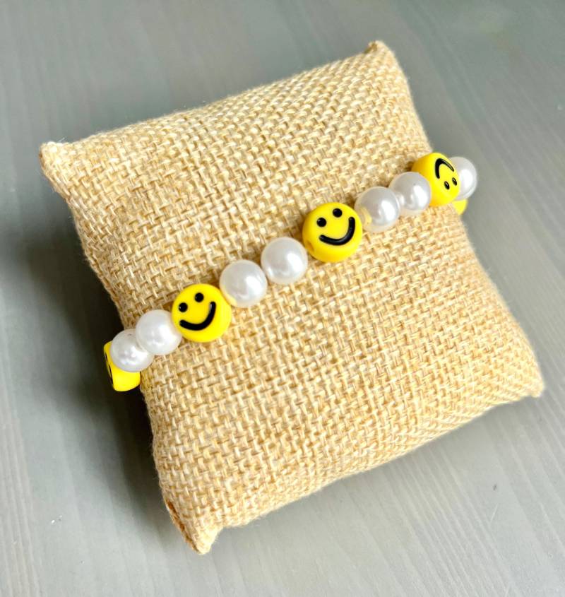 Smiley Gute-Laune Armband Mit Perlen/ Bracelet Weiß, Gelb Perlen, Handgemacht Smiley Gute-Laune Armband Mit Perlen/ Bracelet Weiß, Gelb Perlen, Handgemacht von StudioSaltHy