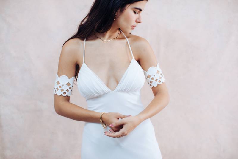 Weiße Spitze Hochzeit Armstulpen Boho Brautschmuck von StudioSharonGuy