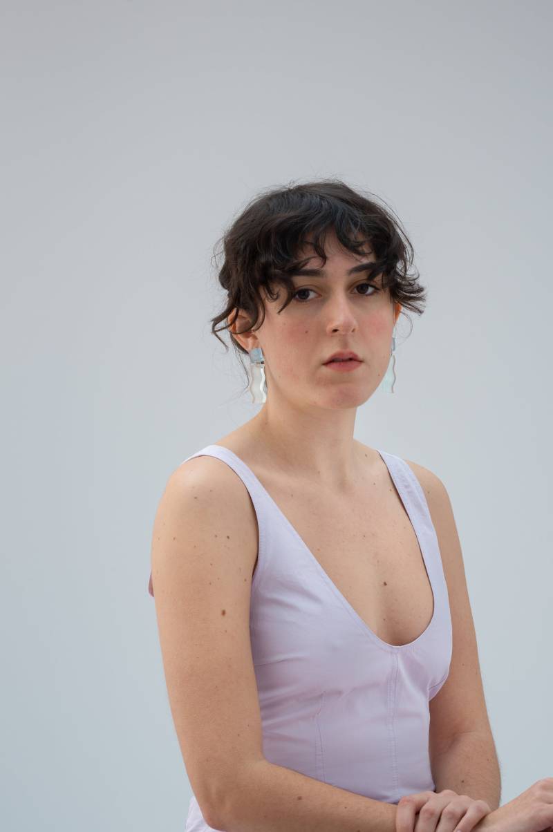 Plexiglas Ohrringe Bo Transluzente Farbe Vage Form Frostige Blaue Transluzentes Rosa Silberner Stiel Geschenk von StudioSophieTam