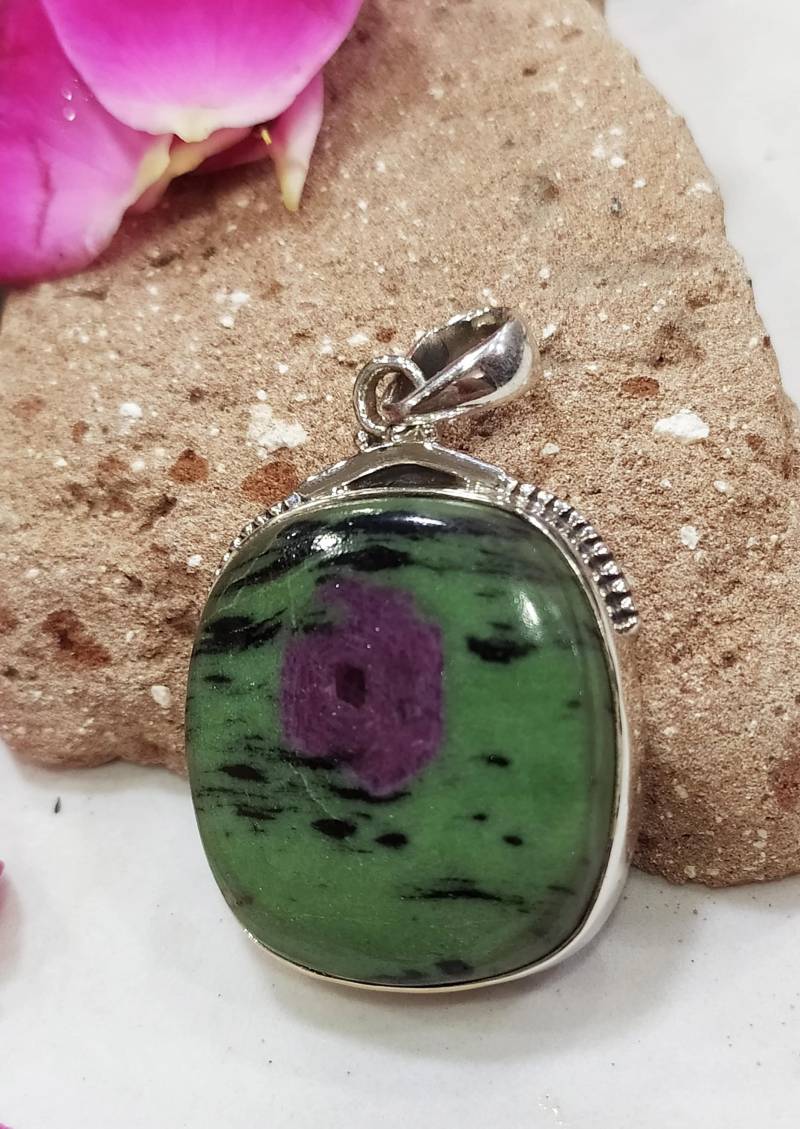 Grüner Rubin Zoisit Anhänger, Statement 925 Sterling Silber Handgemachte Designer Halskette, Anhänger Geschenk Für Sie von StudioSuramya